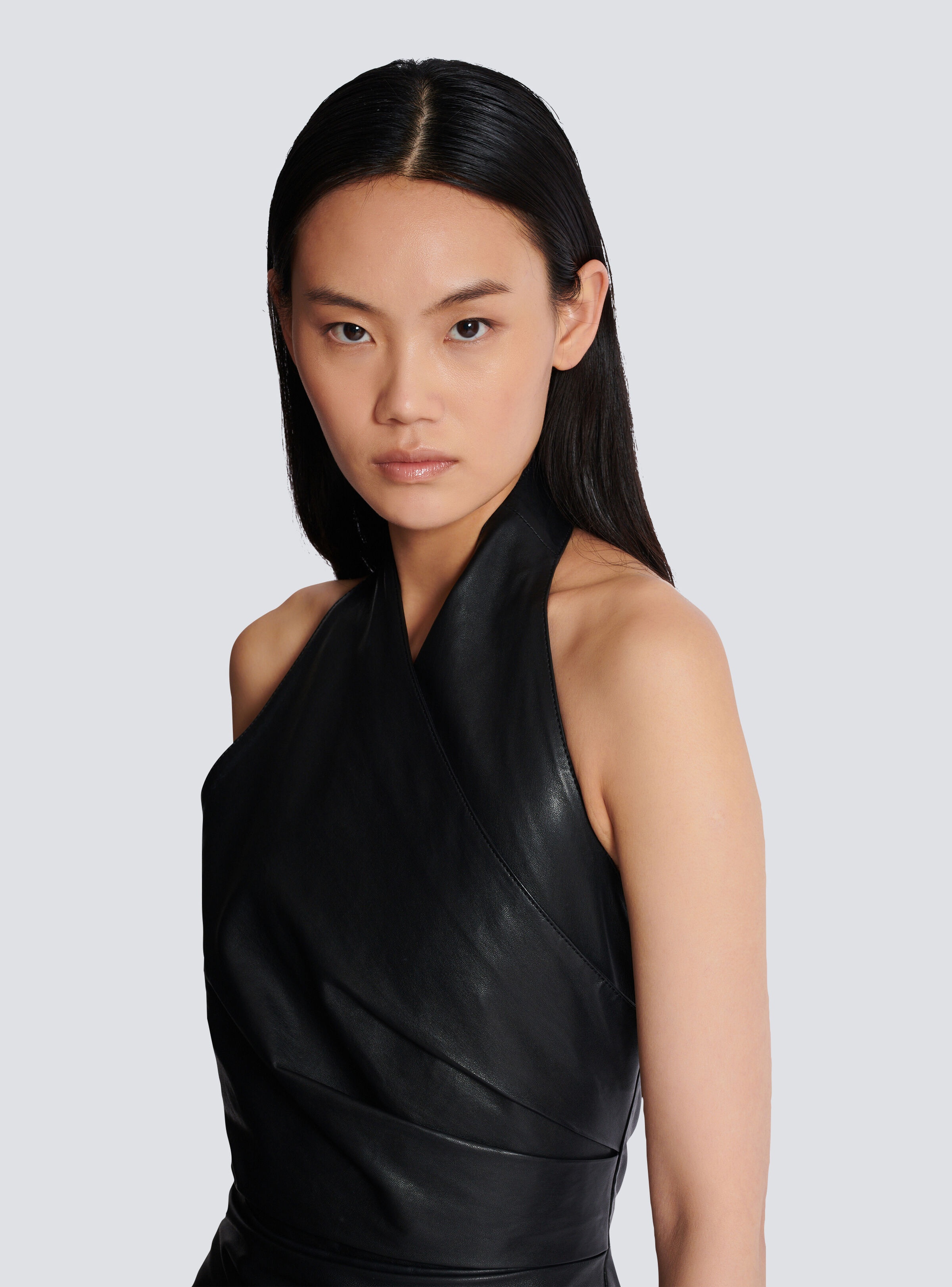 Short draped leather halterneck dress - 7