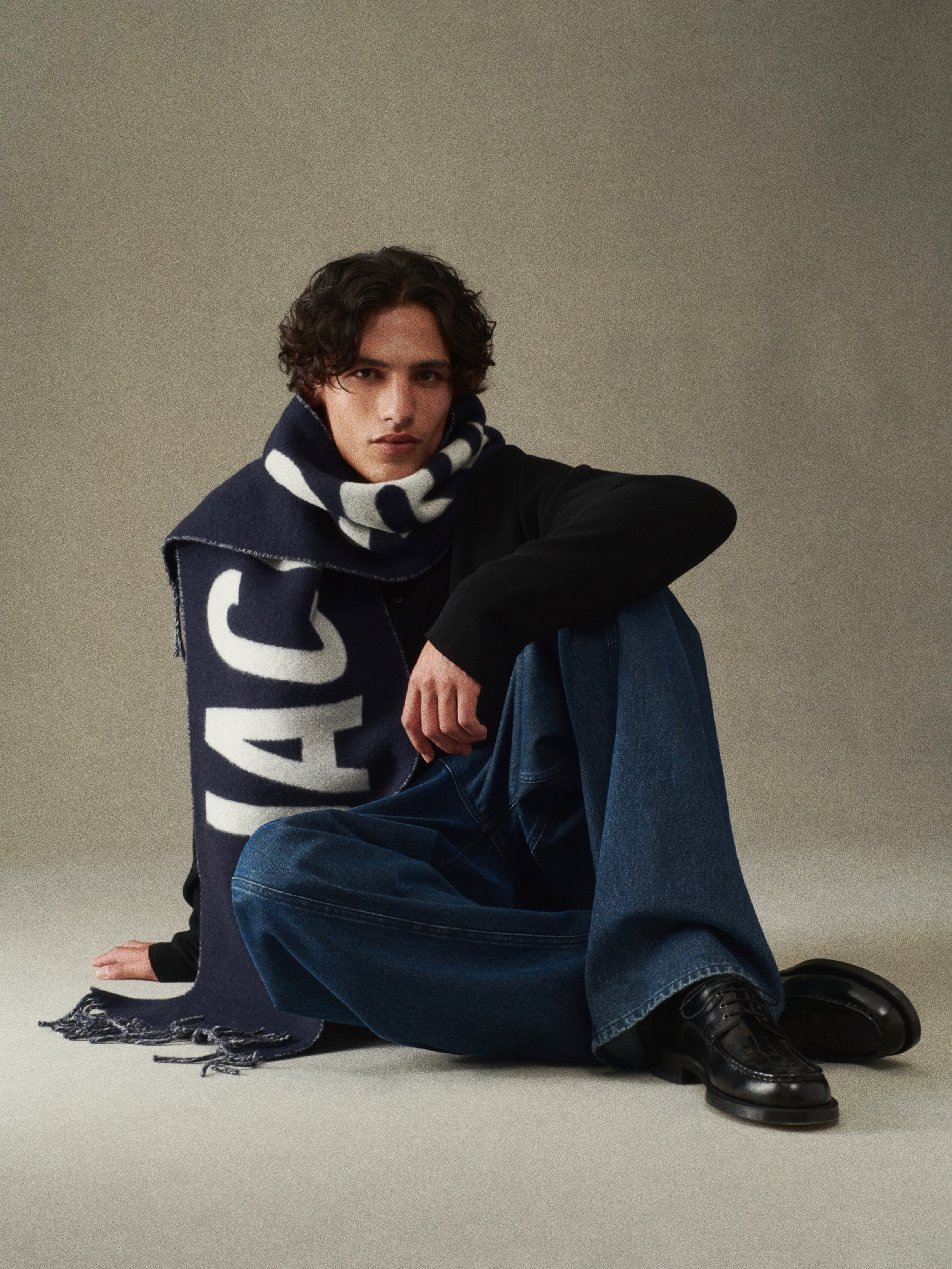 The Jacquemus scarf - 3