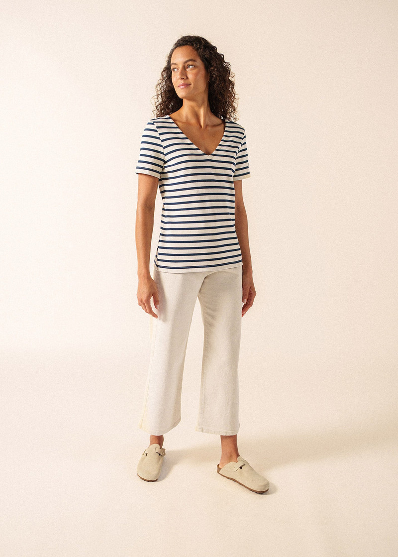 AGON V-Neck T-Shirt 3