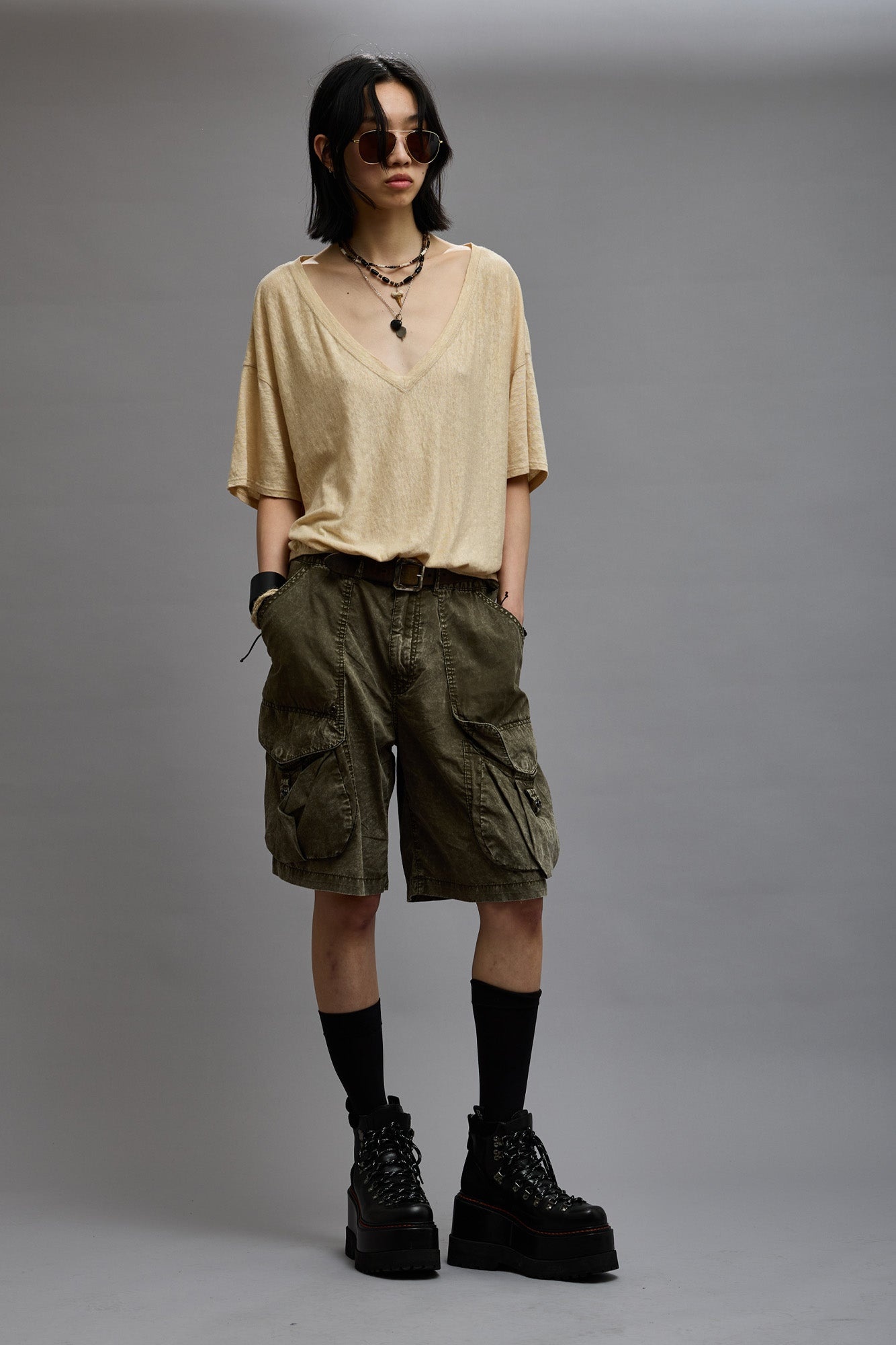 GATHERED HEM V-NECK TEE - KHAKI - 3