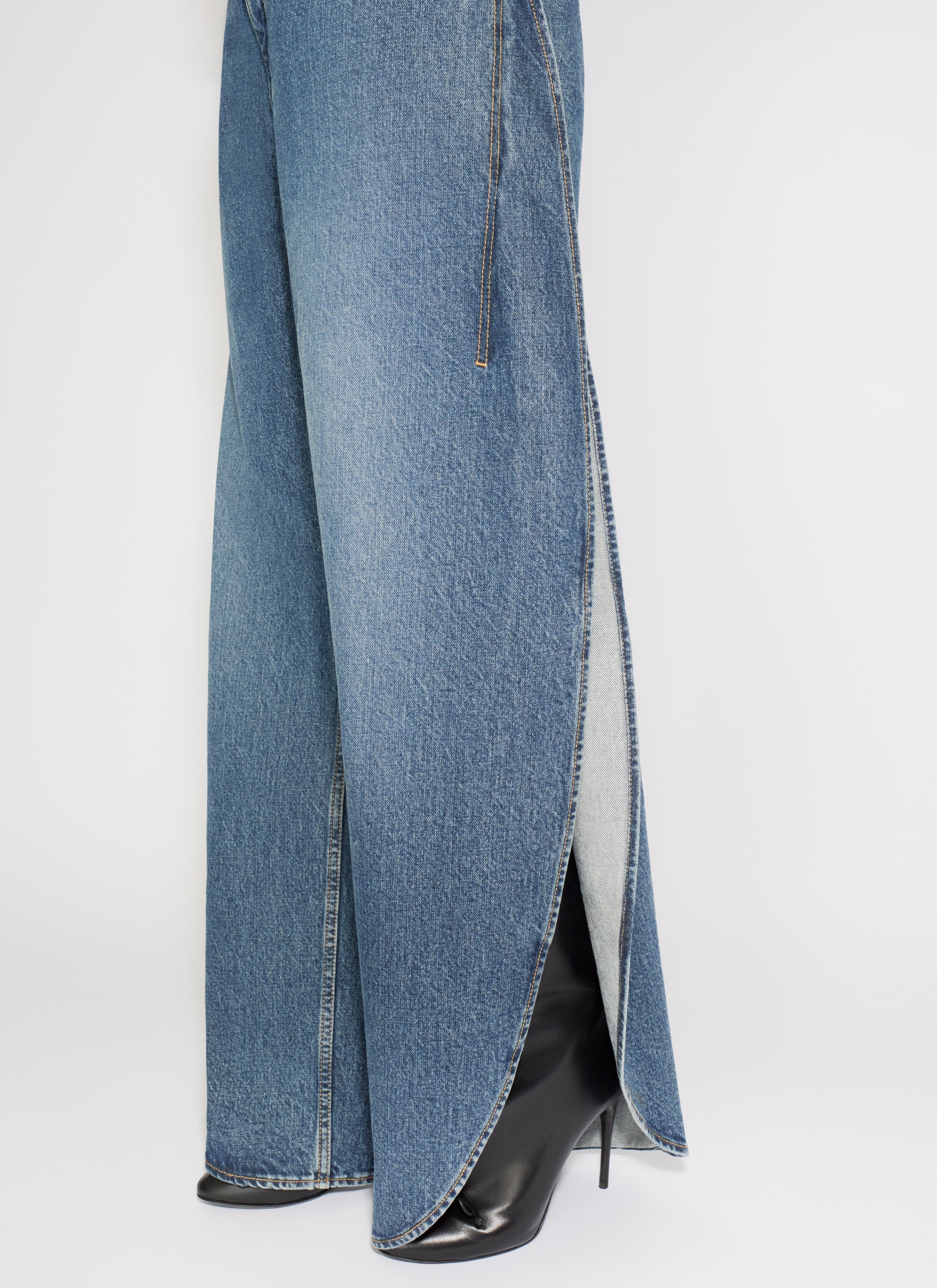 デニム・ジーパン ALAIA BLUE COTTON DENIM JEANS ALAÏA High Waisted Round Jeans in Denim | ALAÏA US