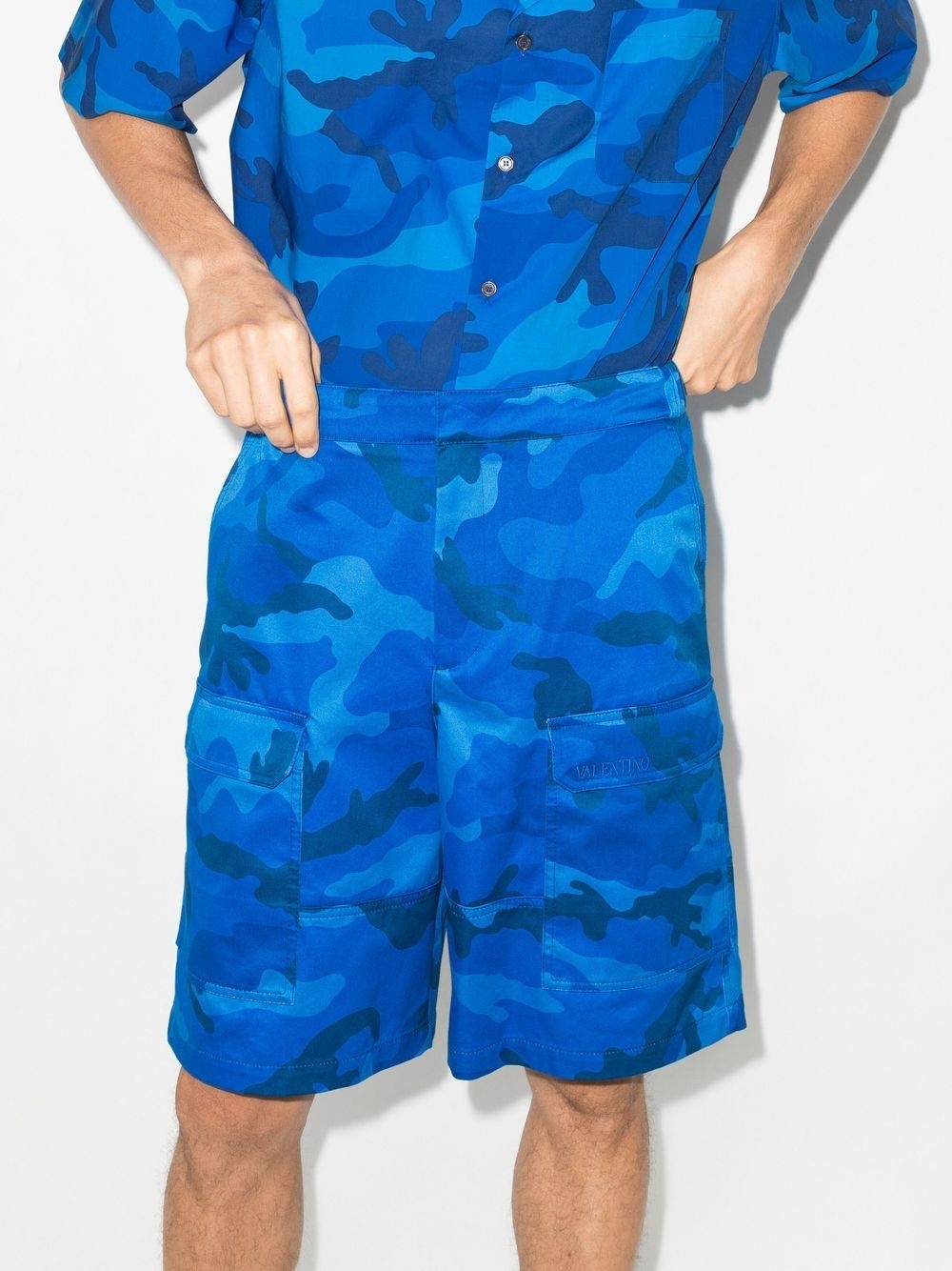 camouflage-print cargo shorts - 2