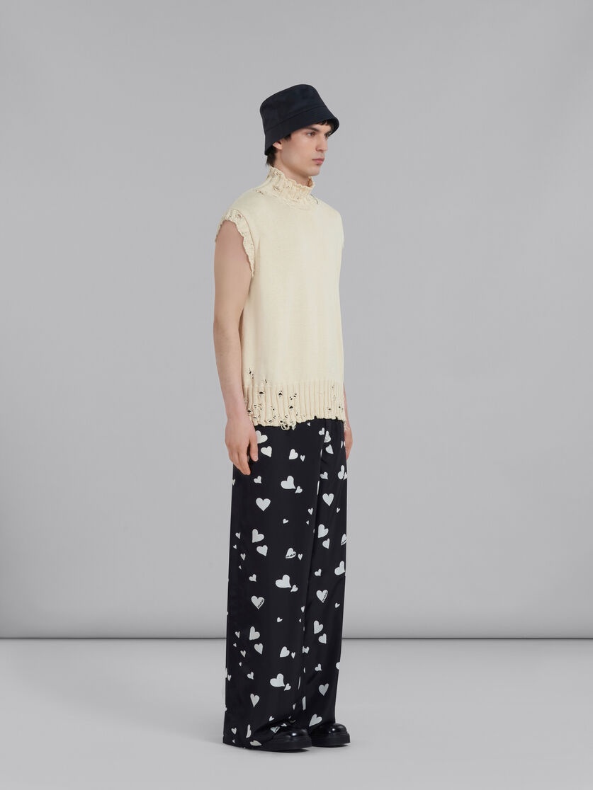 BLACK SILK TROUSERS WITH BUNCH OF HEARTS PRINT - 5