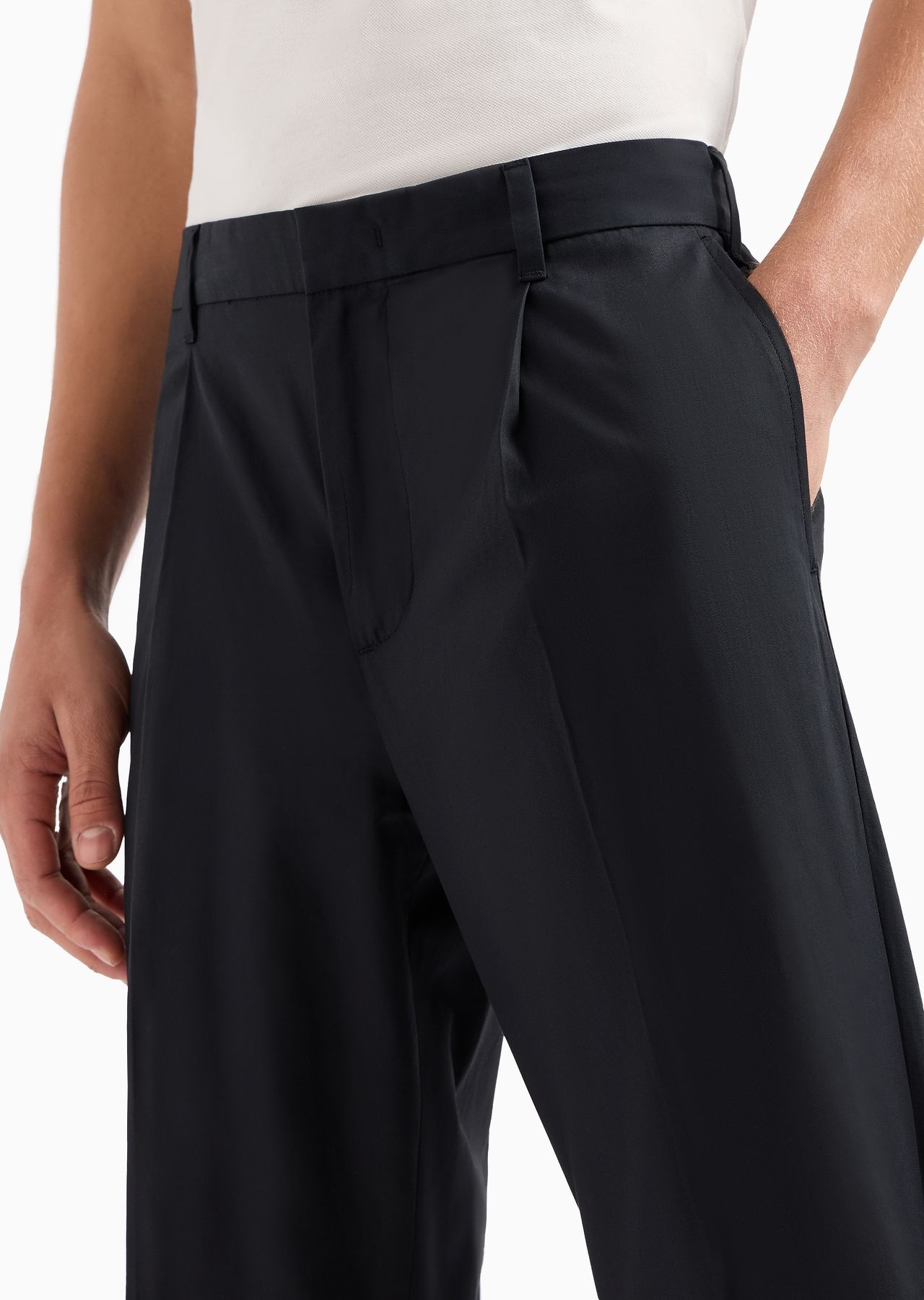 Twill chinos with darts and a pleat - 5