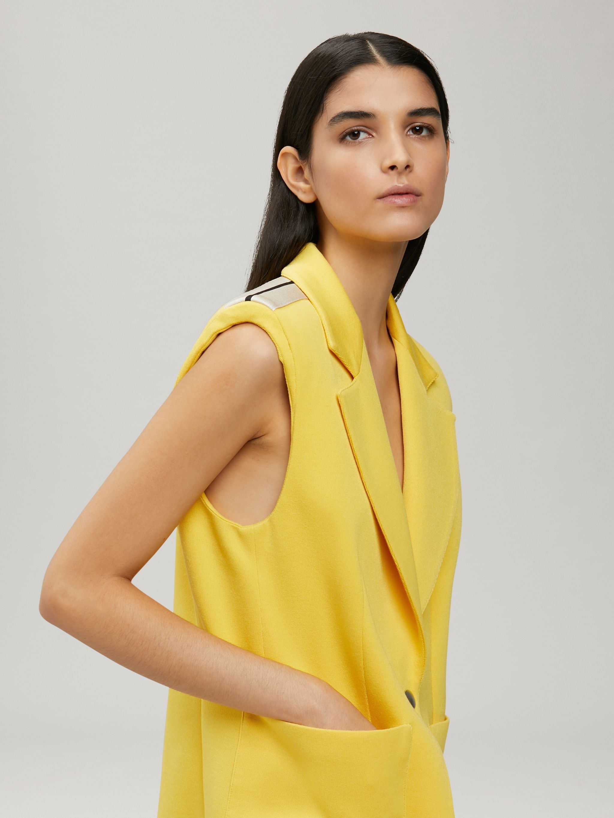 TRACK SLEEVELESS BLAZER - 6
