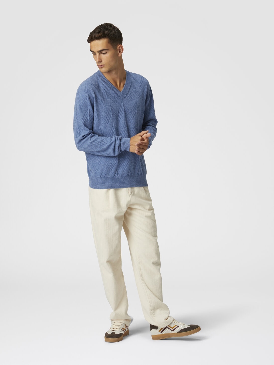 Tonal cashmere V-neck and zigzag pullover - 4