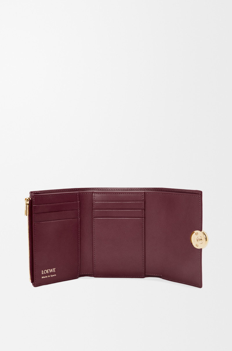 Loewe Pebble small vertical wallet in shiny nappa calfskin outlook