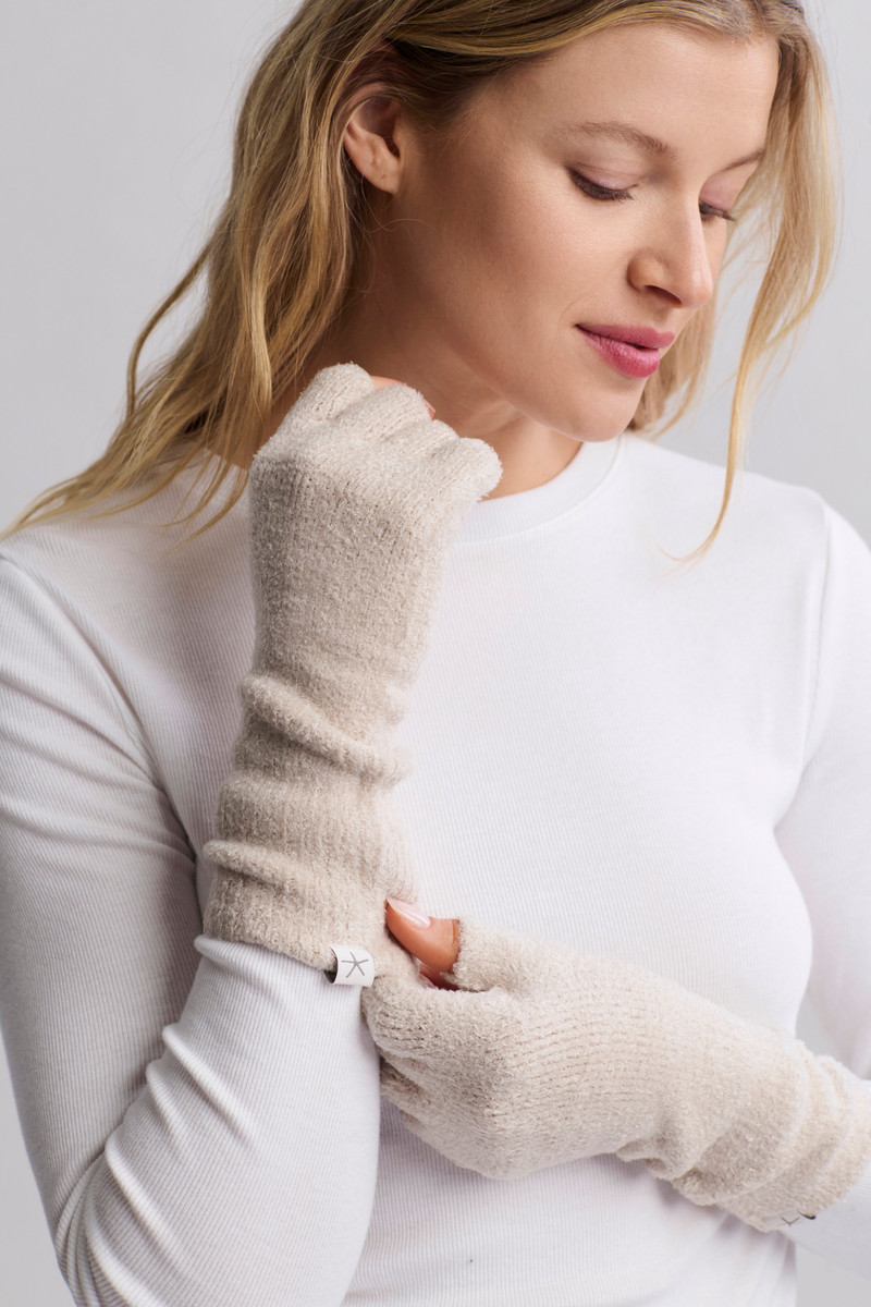 Barefoot Dreams CozyChic Lite® Fingerless Gloves outlook