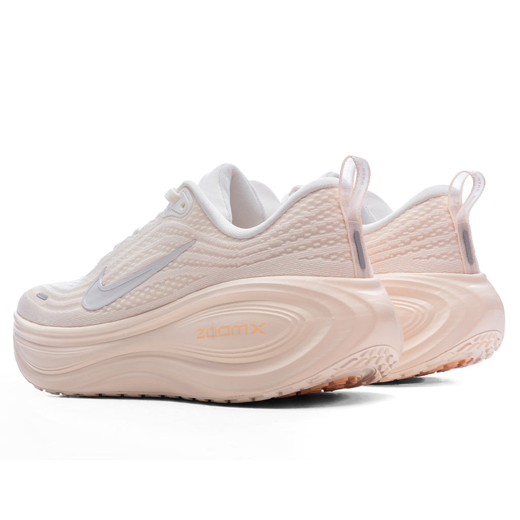 WOMEN'S VOMERO PLUS - GUAVA ICE/SAIL/ORANGE CHALK - 3