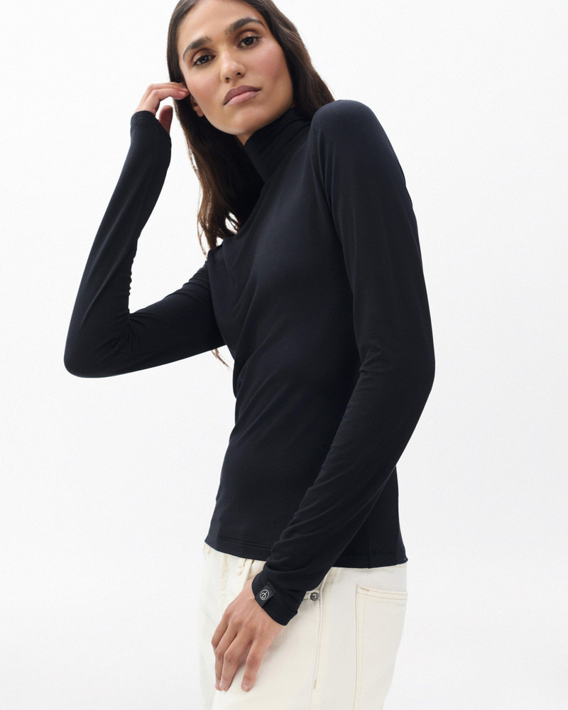 Luca Turtleneck 4