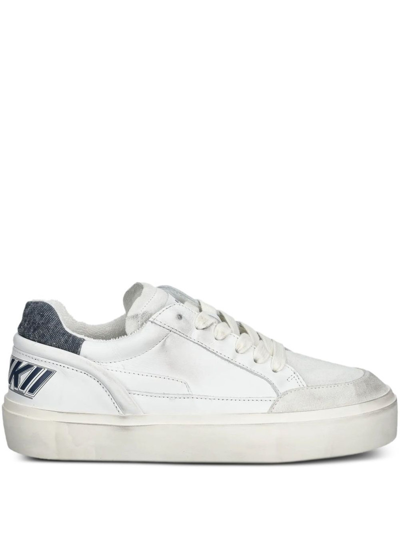 Lila sneakers 1