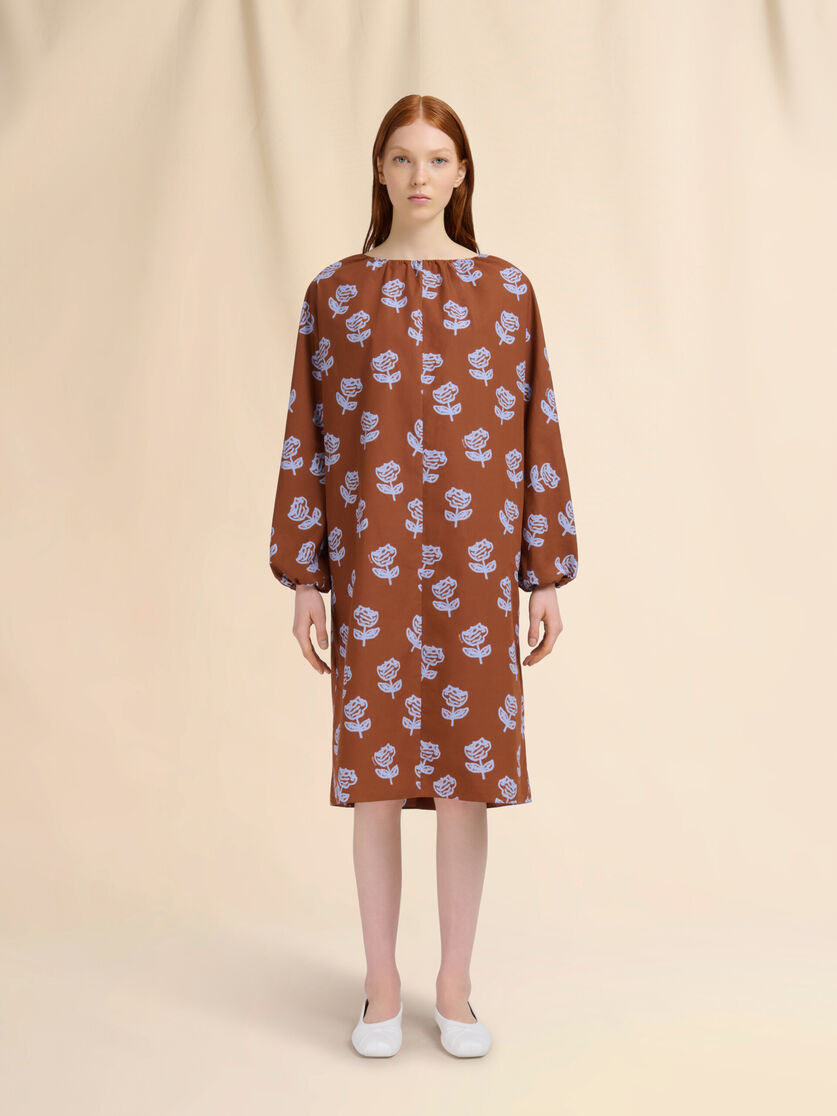 BROWN POPLIN MIDI DRESS WITH SPRAYED ROSES PRINT - 2