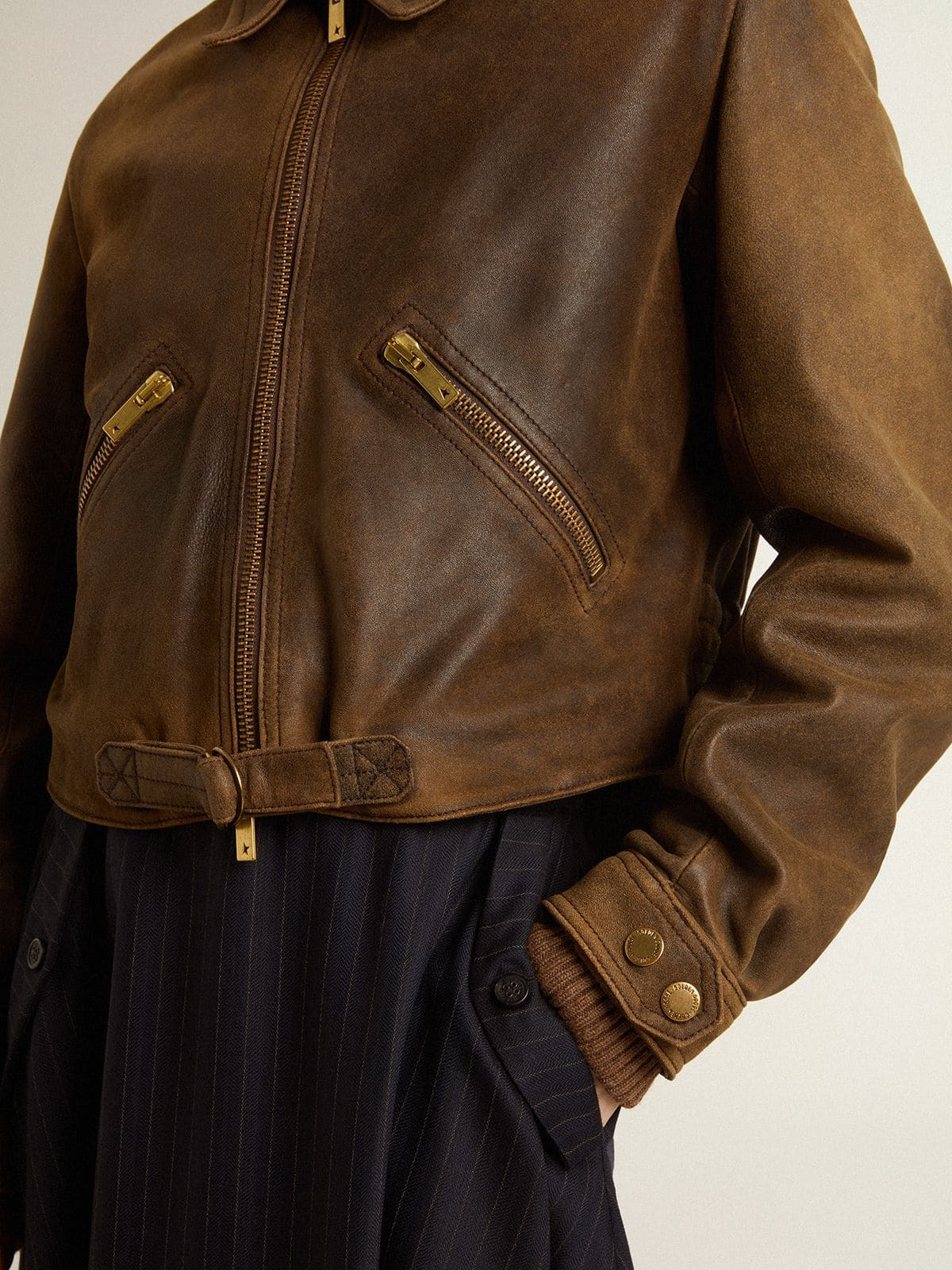 Women’s cropped brown leather biker jacket with zip - 5