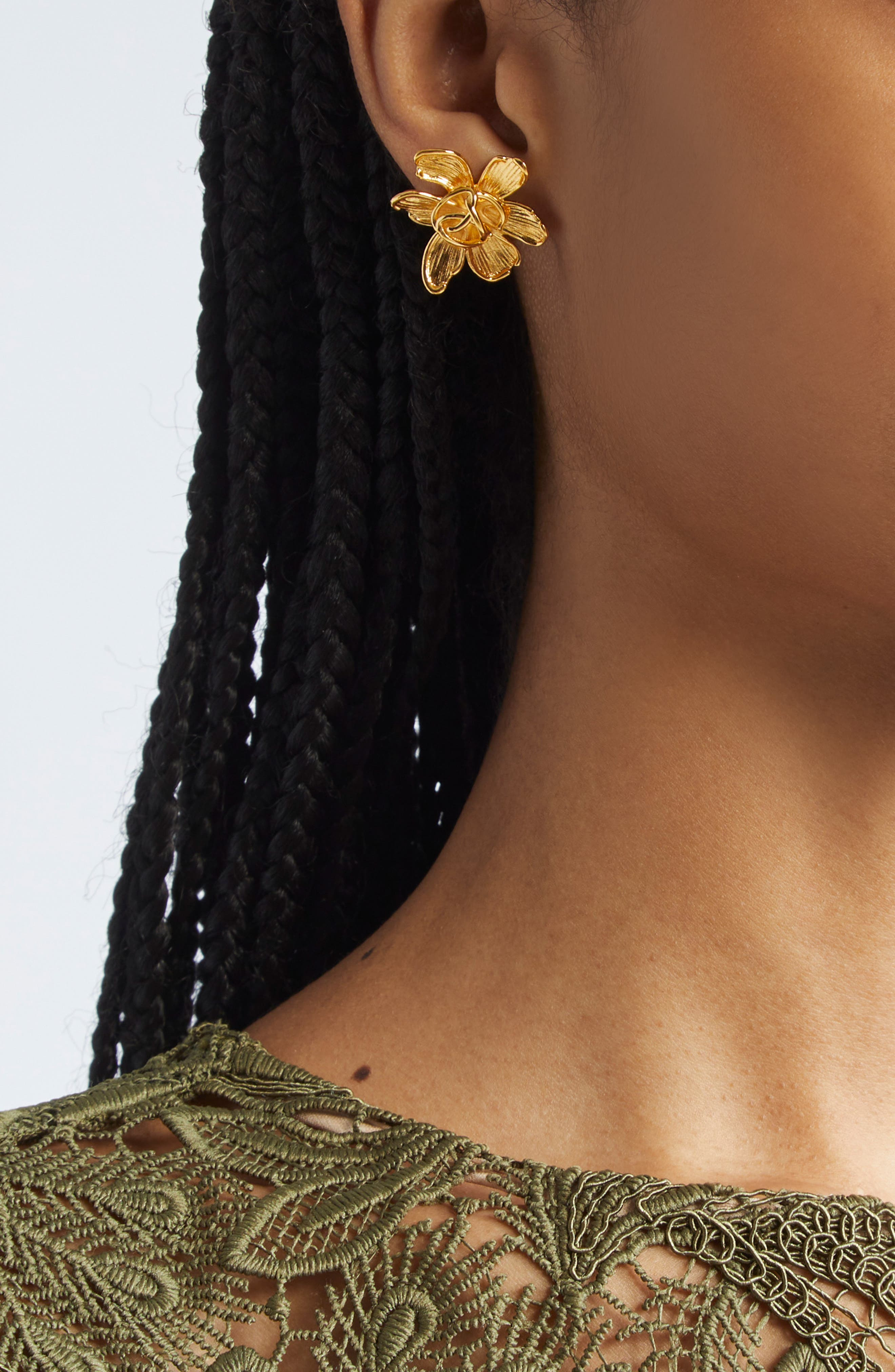 Oscar de la Renta O Flower Stud Earrings in Gold at Nordstrom - 2