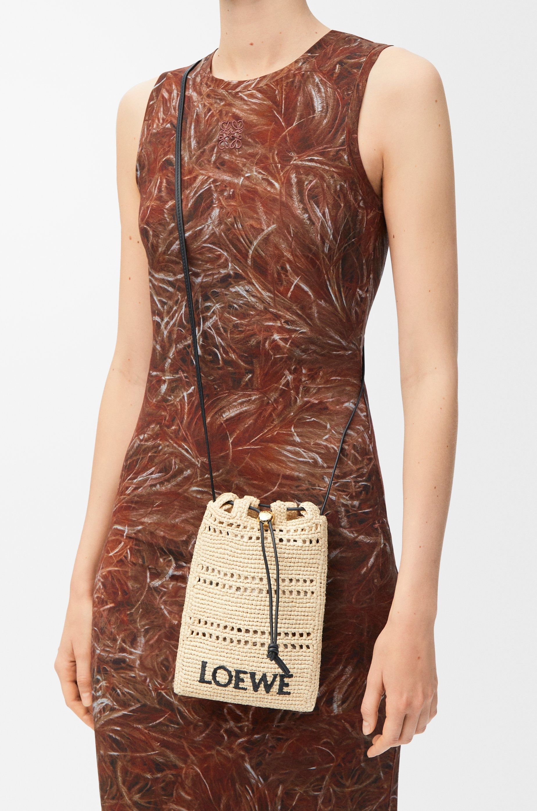 Drawstring pocket in raffia - 2