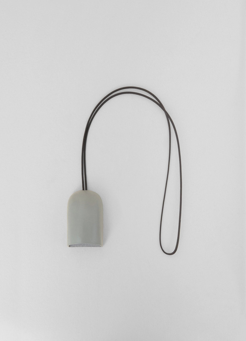 MOLDED KEY HOLDER
VEGETABLE-TANNED LEATHER 3