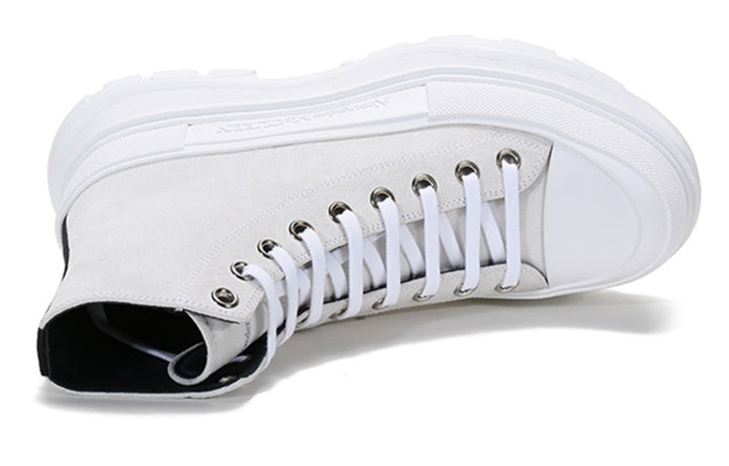Alexander McQueen Alexander McQueen Tread Slick Boots 'White' 627206WHBGU9089 outlook