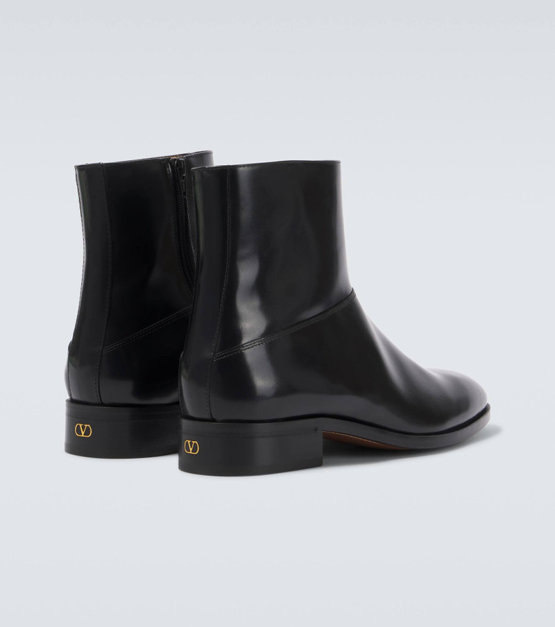 VLogo leather ankle boots 6