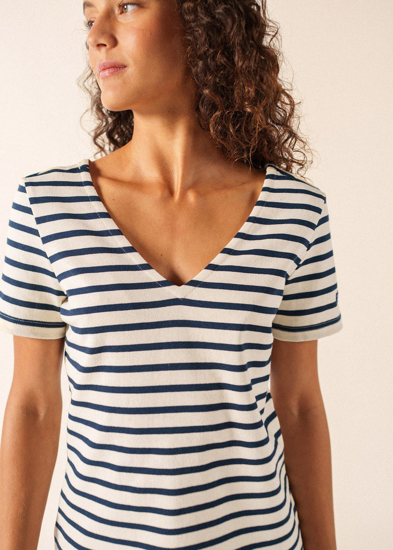 AGON V-Neck T-Shirt 1