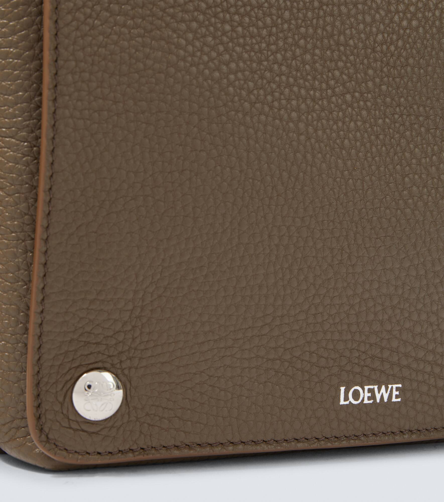 Pebble Medium leather messenger bag - 6
