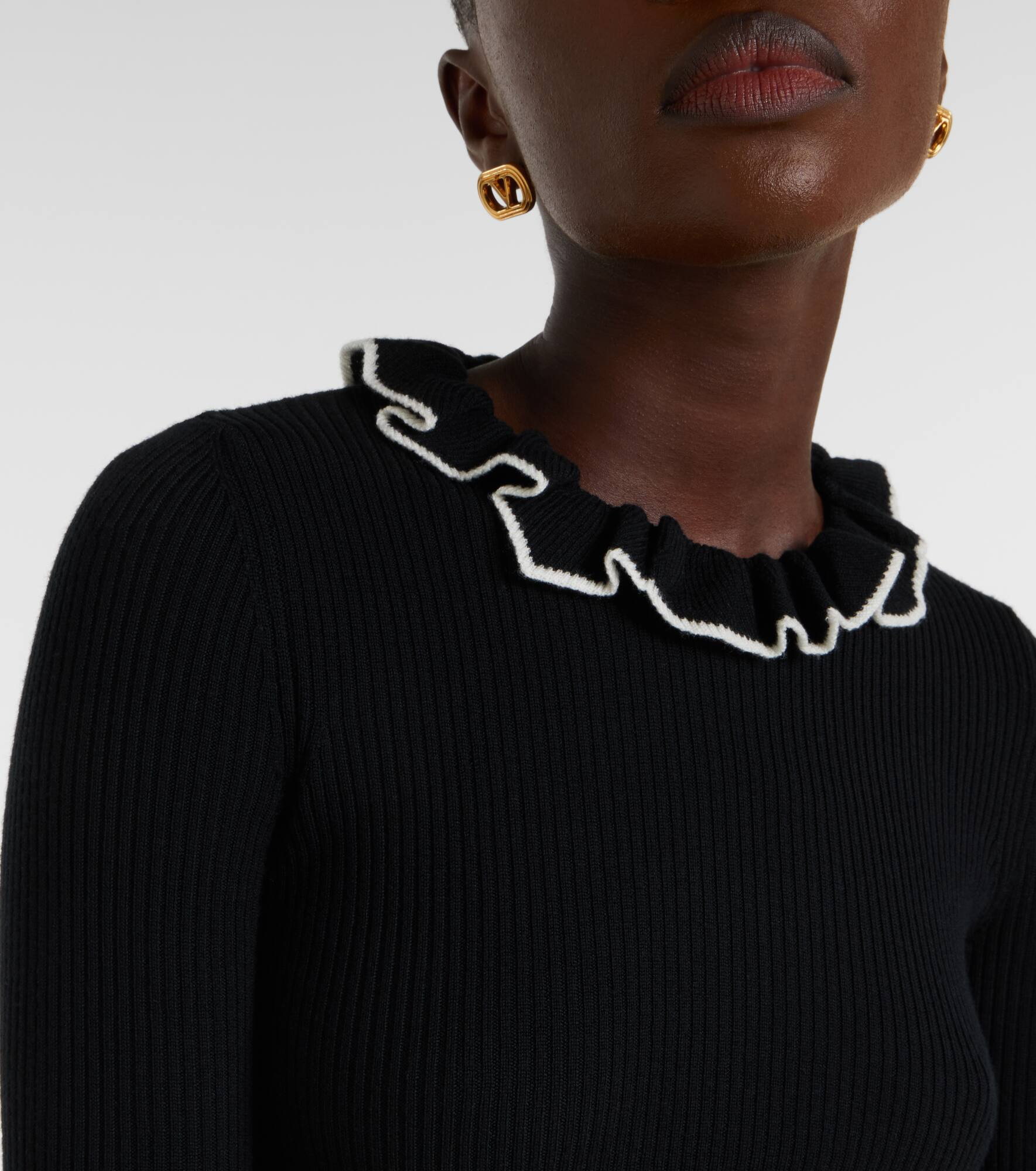 Ruffled virgin wool sweater - 4