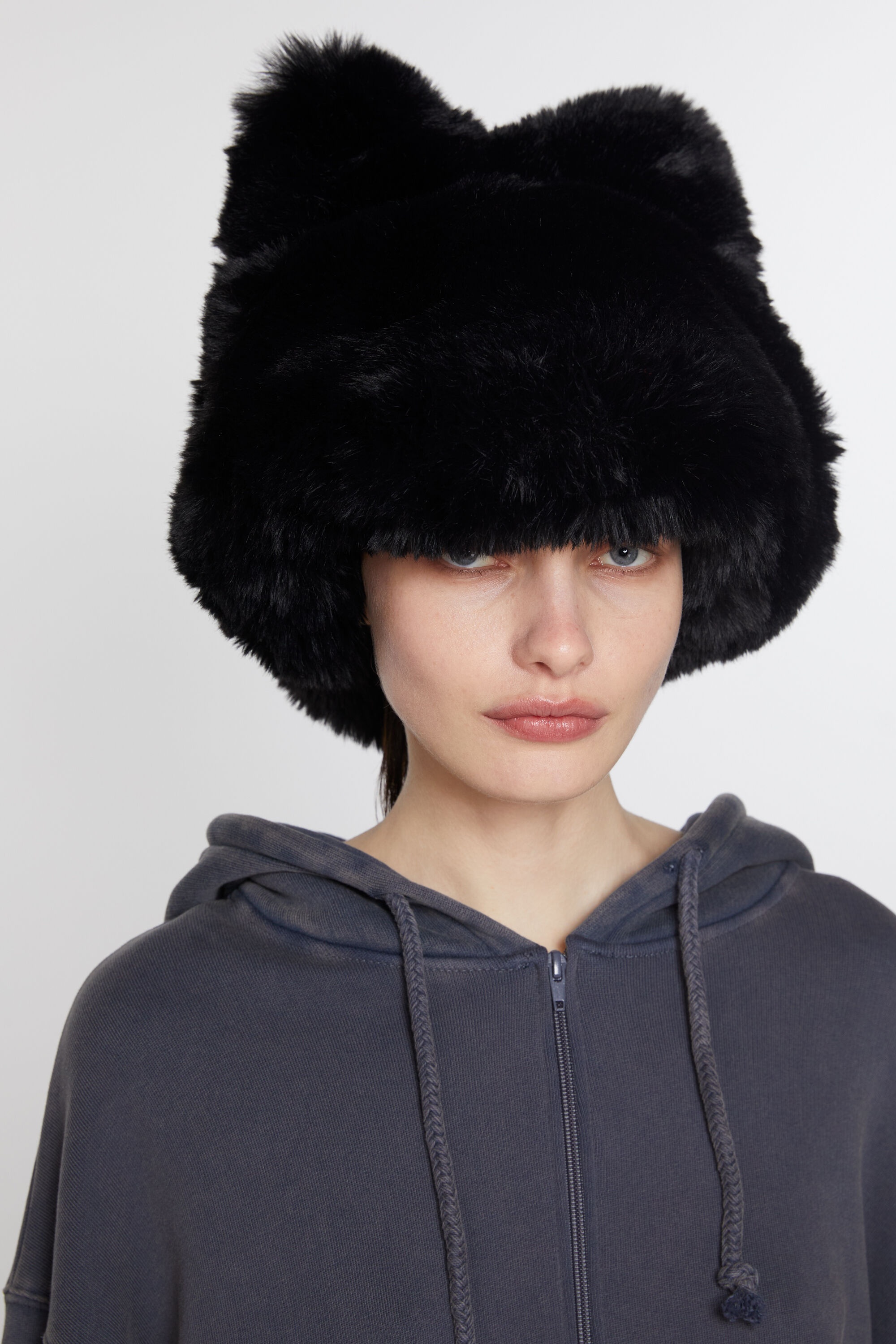 Fluffy bow hat - Black - 2