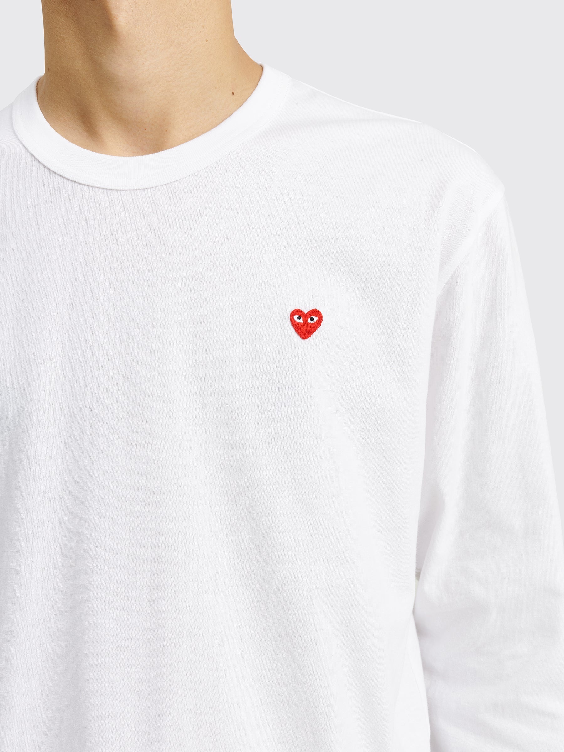 ★NOFFICIALNOFFICE★ BERRY WHITE CAKE SLICE LACE T-SHIRT Eco Aisha Logo Tee | GUESS Factory