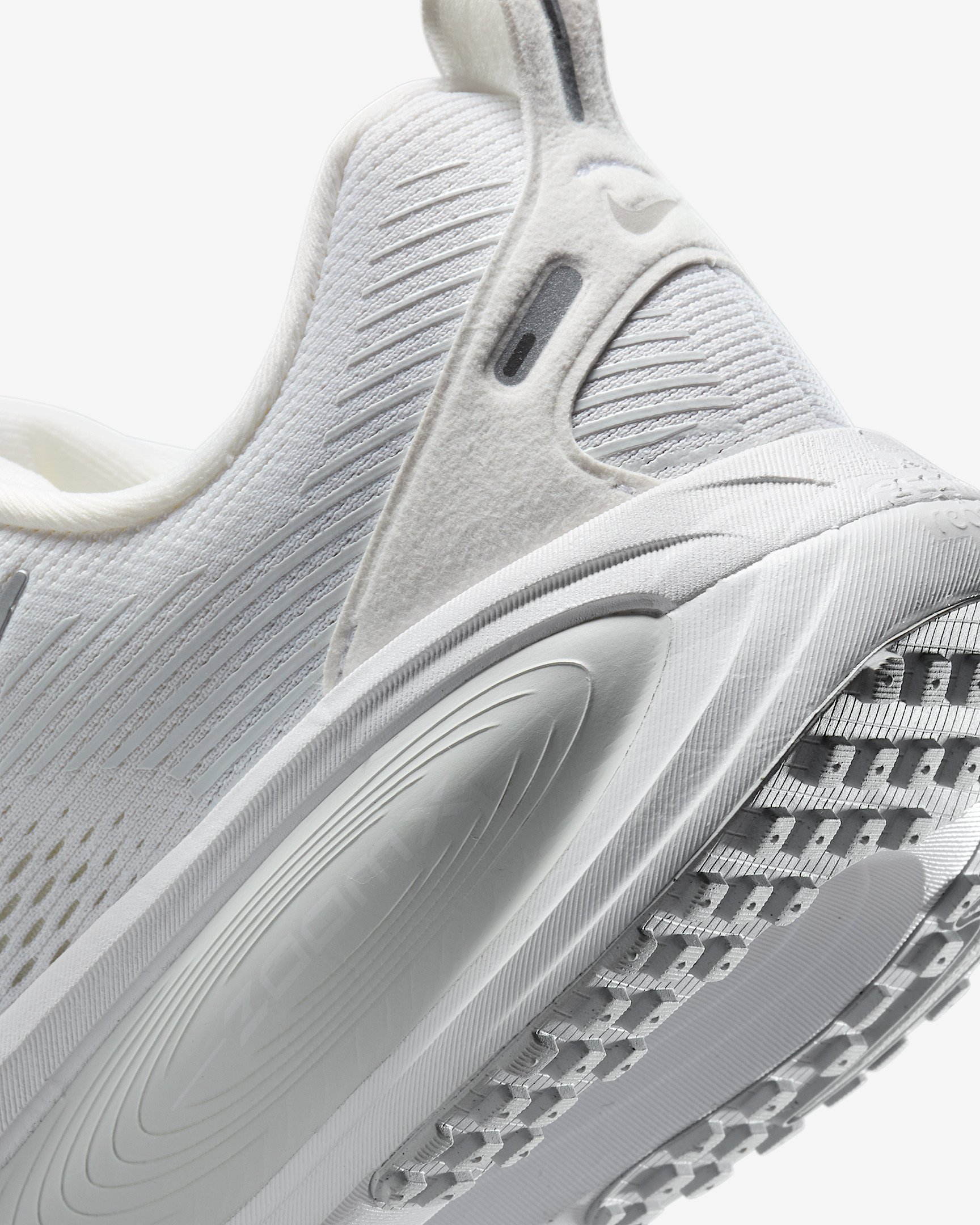 Nike Vomero 18 Women's Road Running Shoes - 8