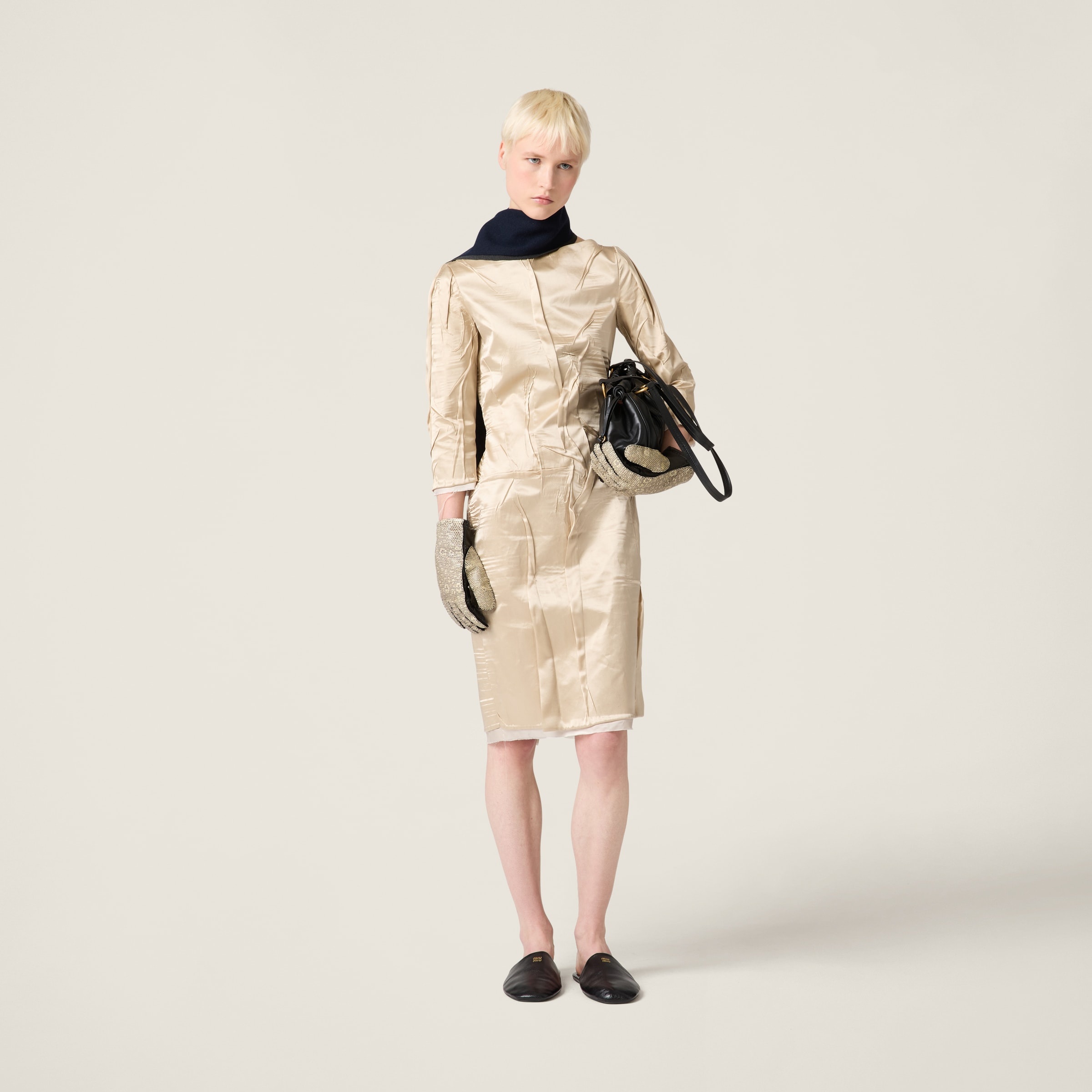 Wrinkled crêpe satin dress - 2