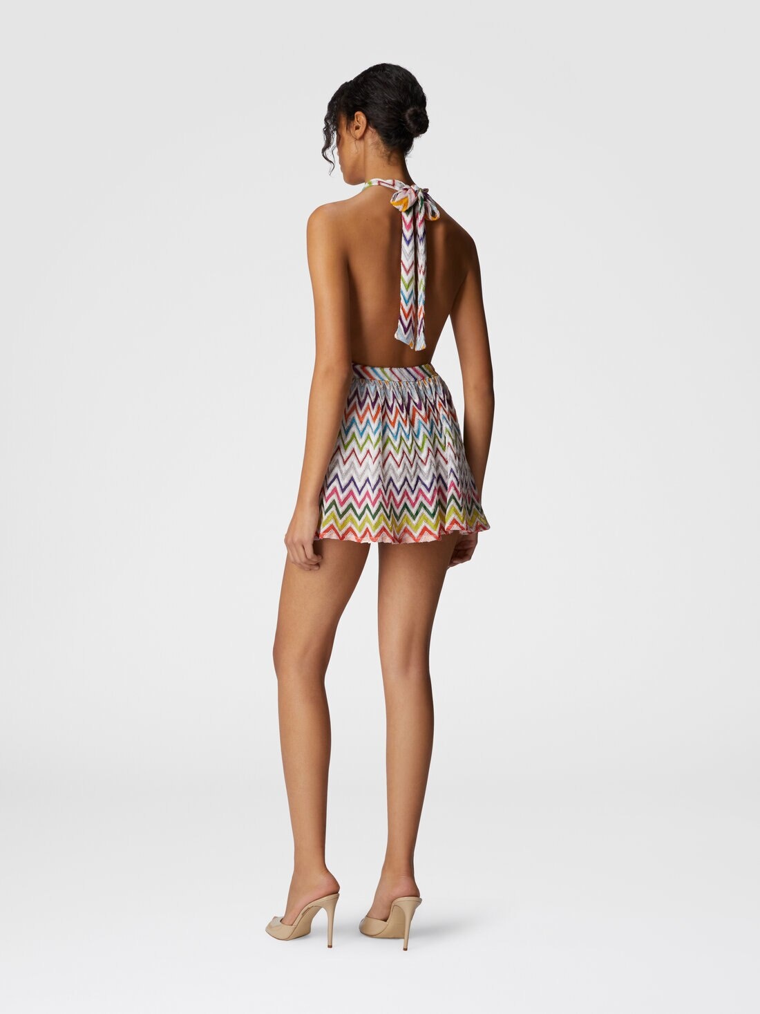 Short jumpsuit with open back - 3