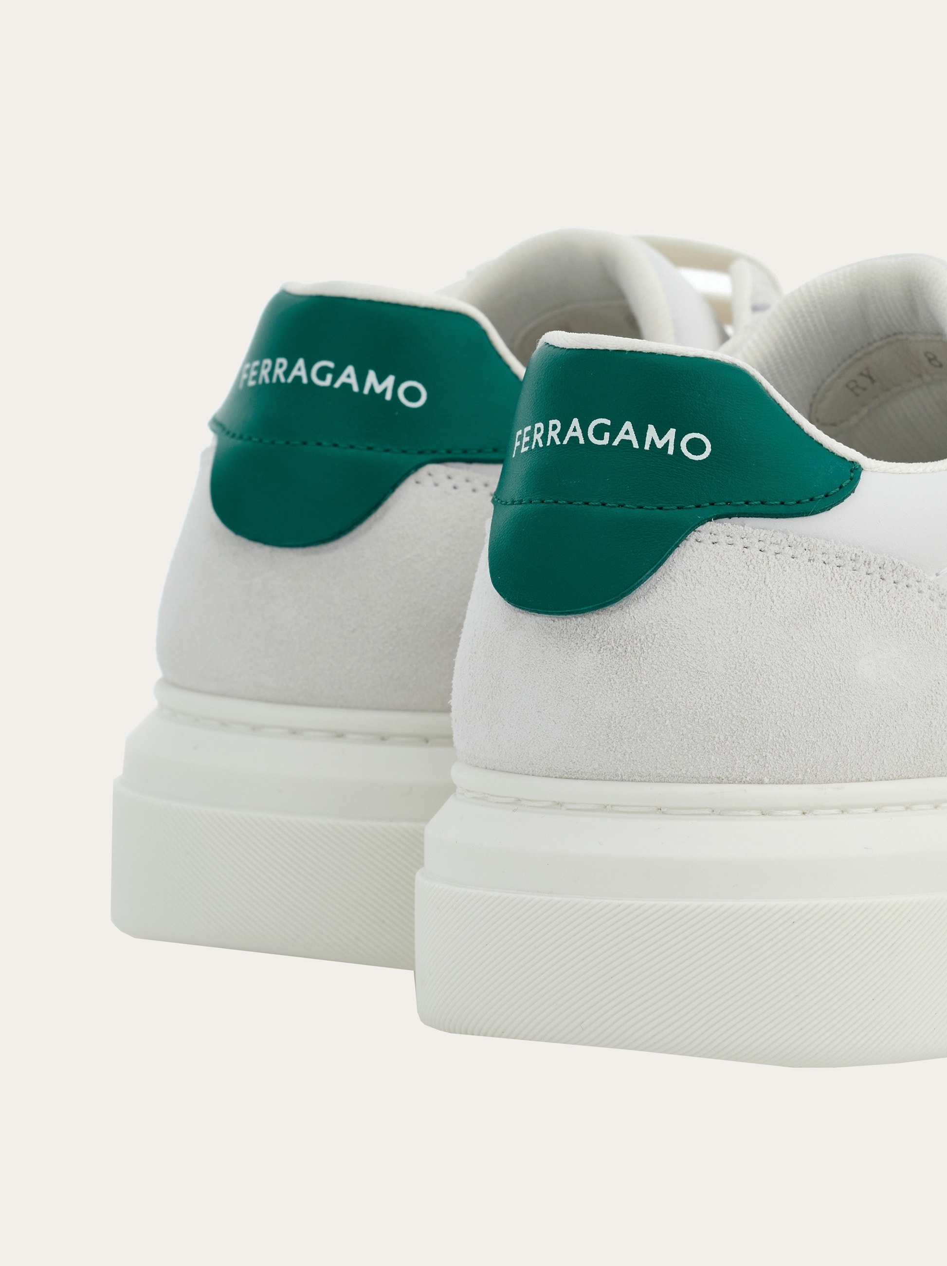 ★Ferragamo★023588 769881 ロートップスニーカー FERRAGAMO Low cut sneaker with Gancini outline | REVERSIBLE