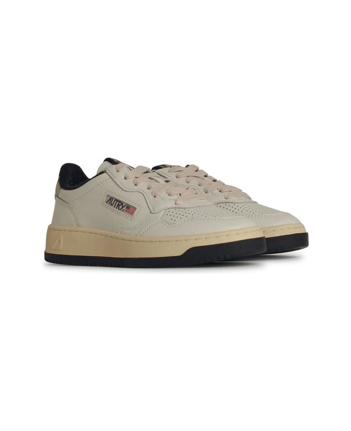 Medalist Lace-up Sneakers - 3