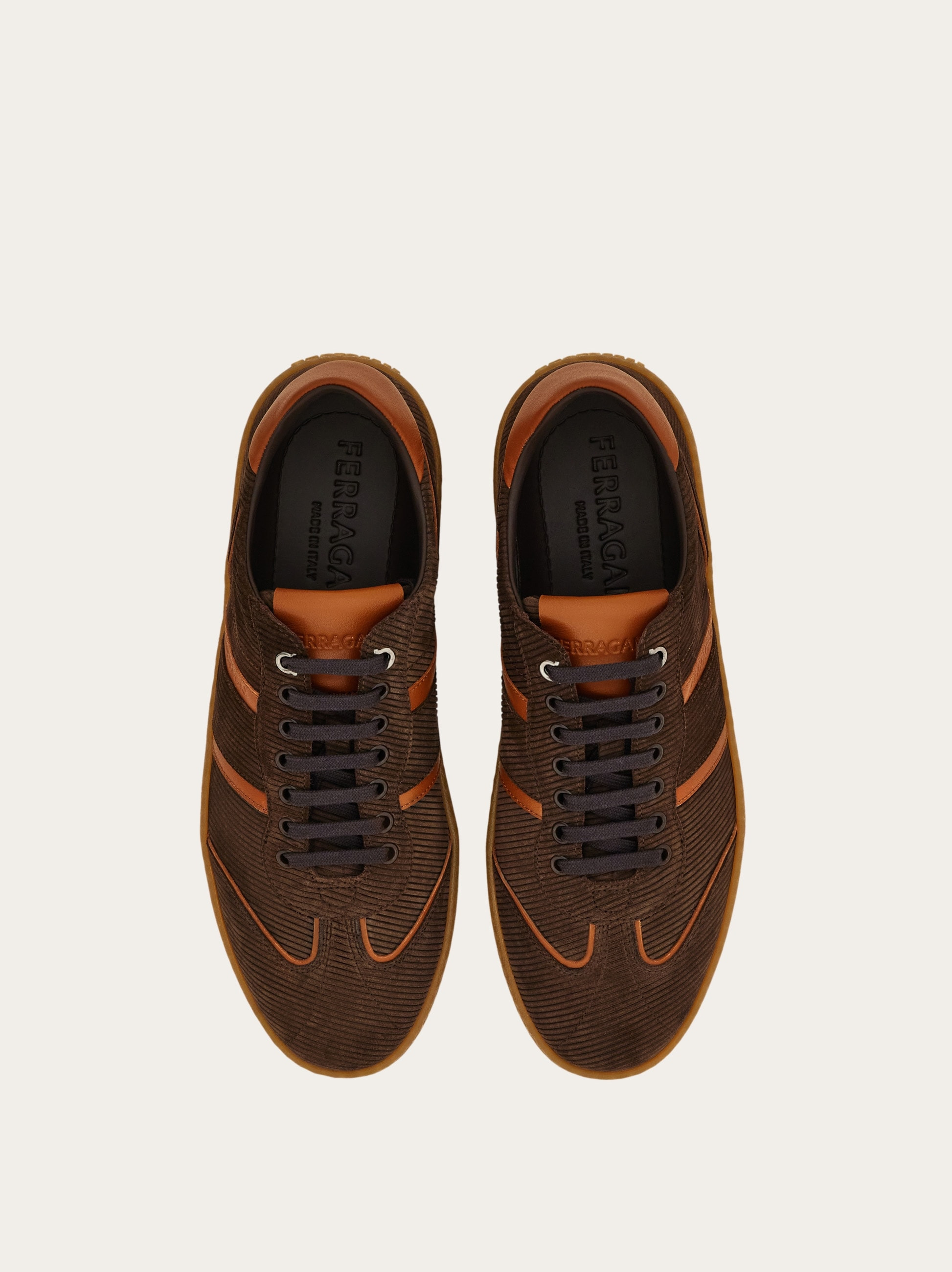 Low-top sneaker with logo - 3