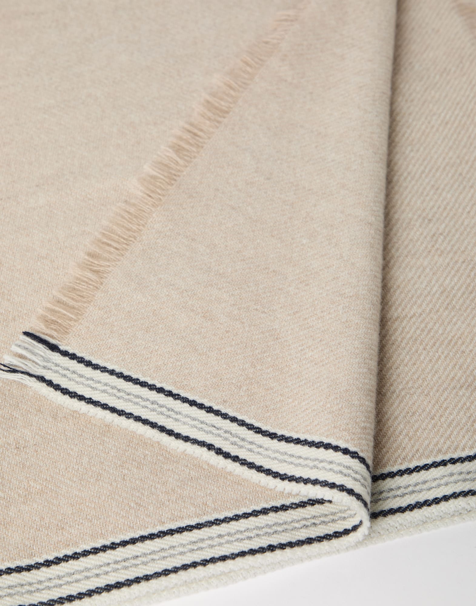 Cashmere scarf with striped edge - 3