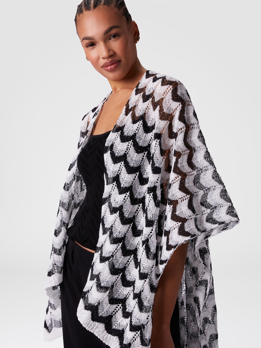 Knit cape with chevron pattern - 4