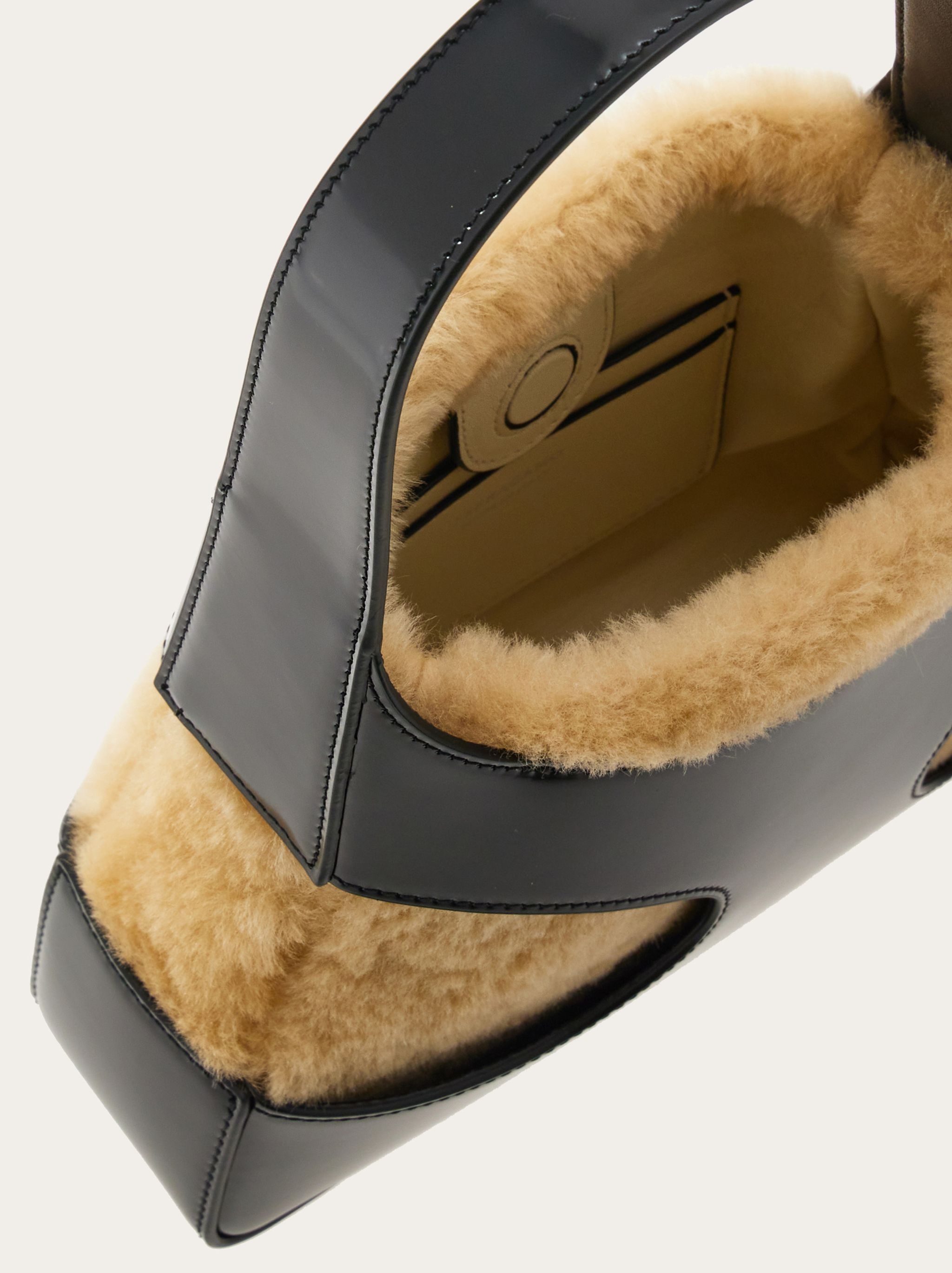 Shoulder bag with cut-out detailing (S) - 4
