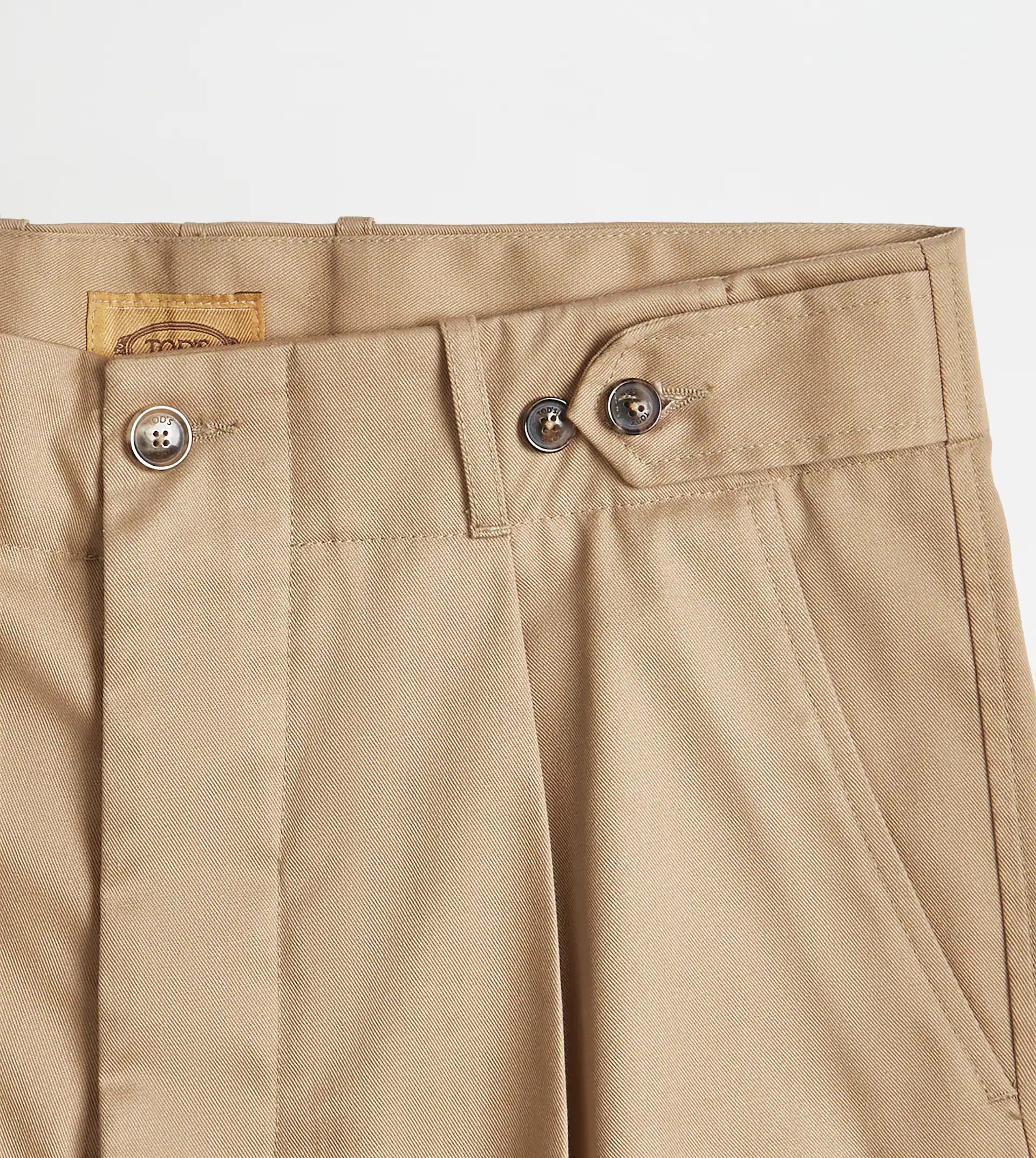 BERMUDA SHORTS WITH DARTS - BEIGE - 6