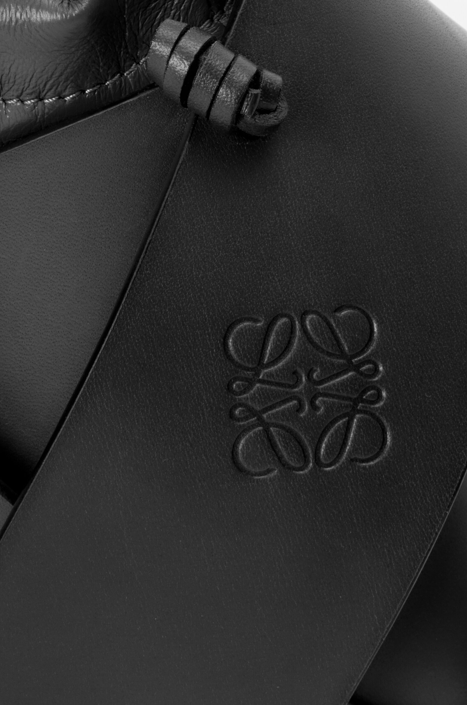 Interlaced pocket in calfskin - 5