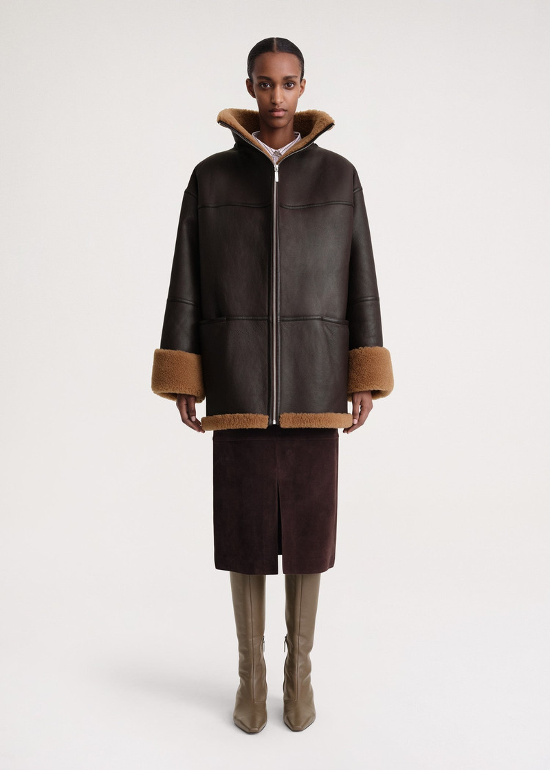 Totême Signature shearling jacket chocolate outlook
