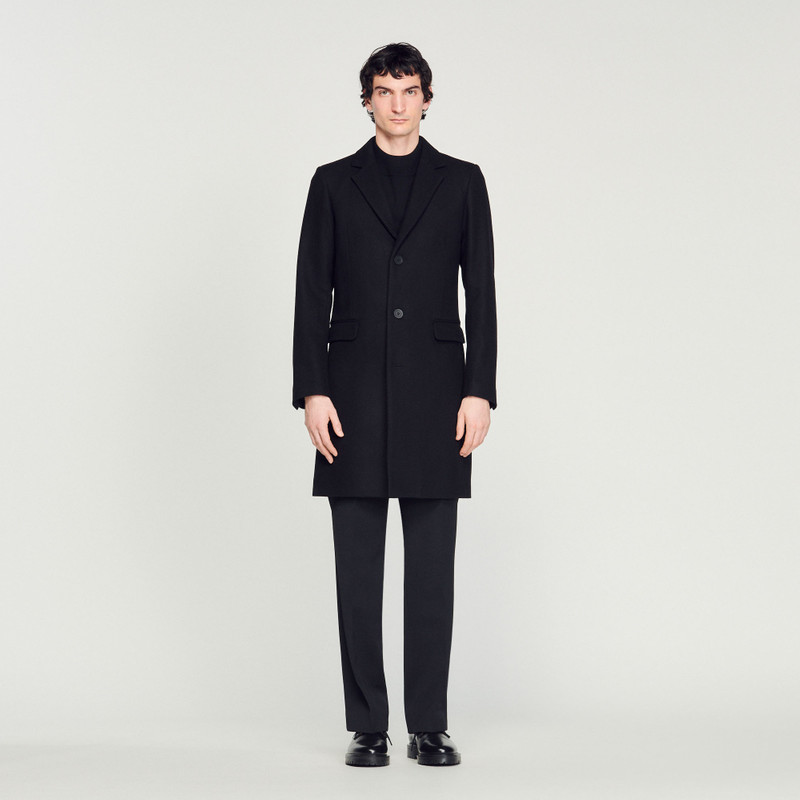 Long coat fastened with three buttons 3