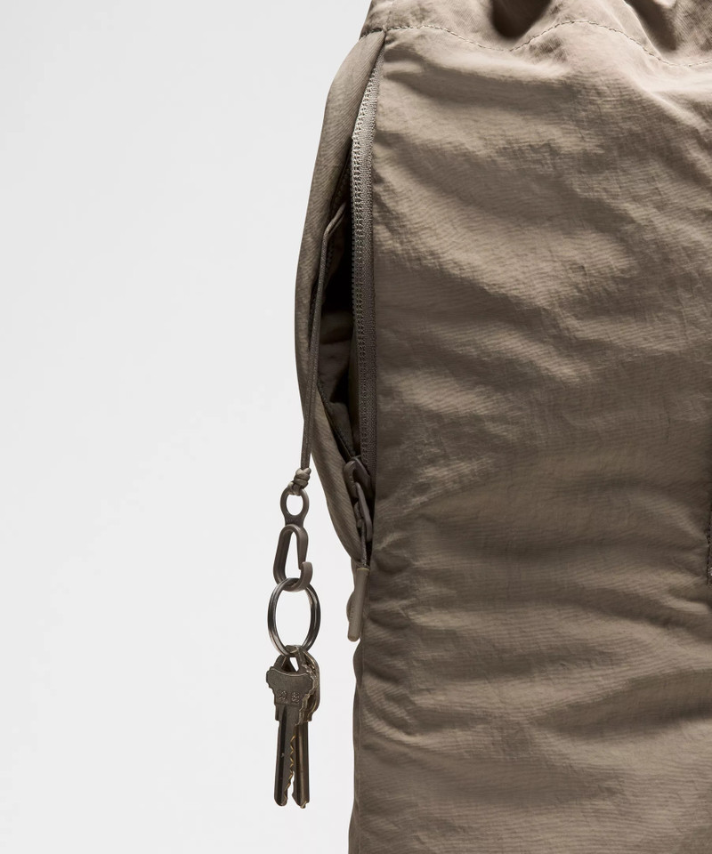 2-in-1 Convertible Backpack 21L 3