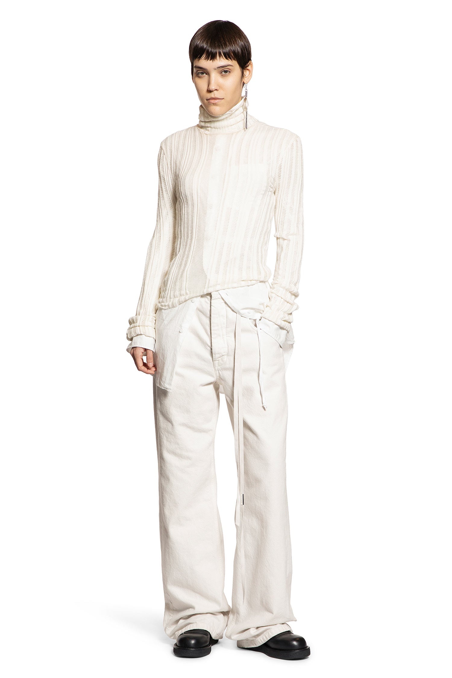 Aamu-Irregular-Rib-Turtleneck-Sweater - 4