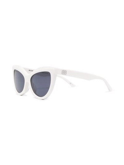 BALENCIAGA tinted cat-eye sunglasses outlook