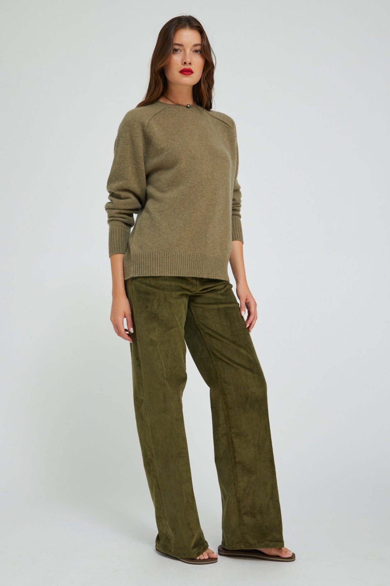 OLIVE CASHMERE BOYFRIEND SWEATER - 3
