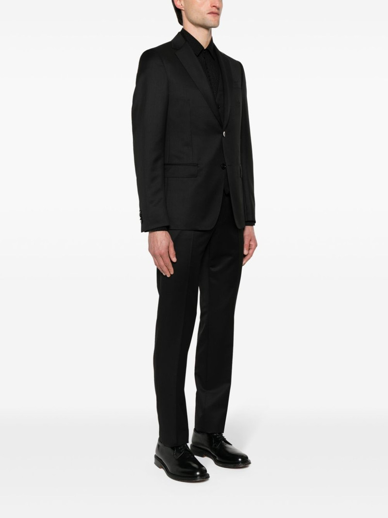 single-breasted suit 3