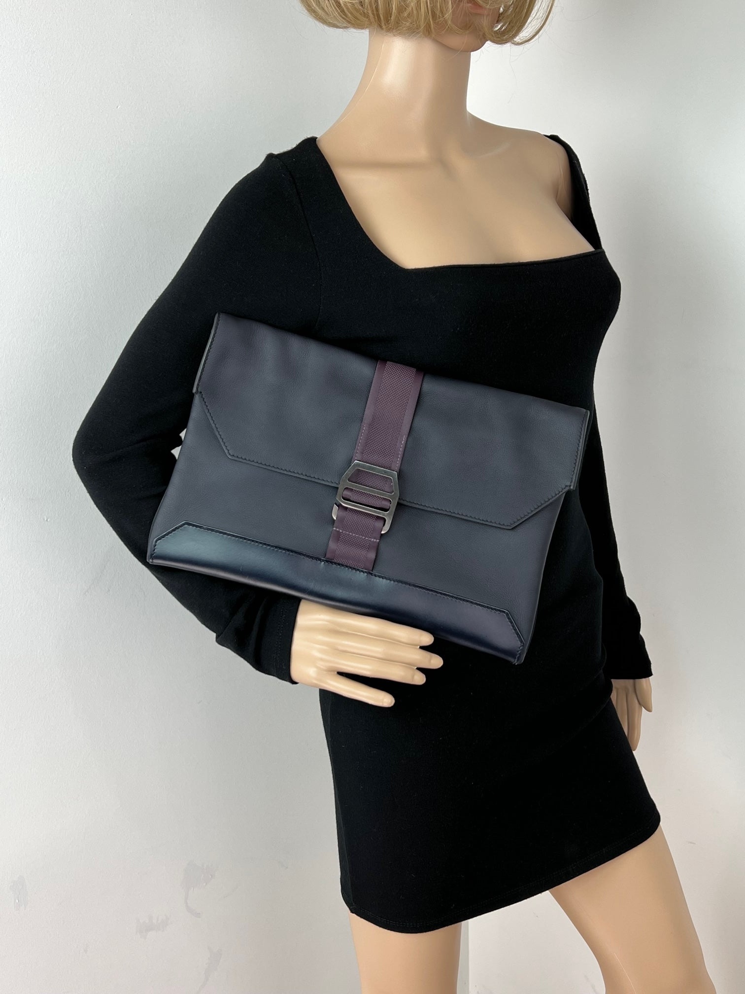 HERMÈS Messenger Cityslide Pouch Evercolor Leather Indigo Blue Clutch Preowned - 4