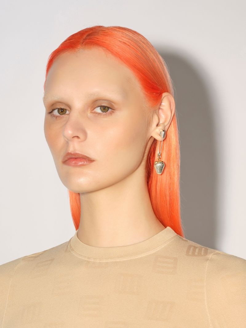 Ambush SMALL STRAWBERRY CHARM outlook