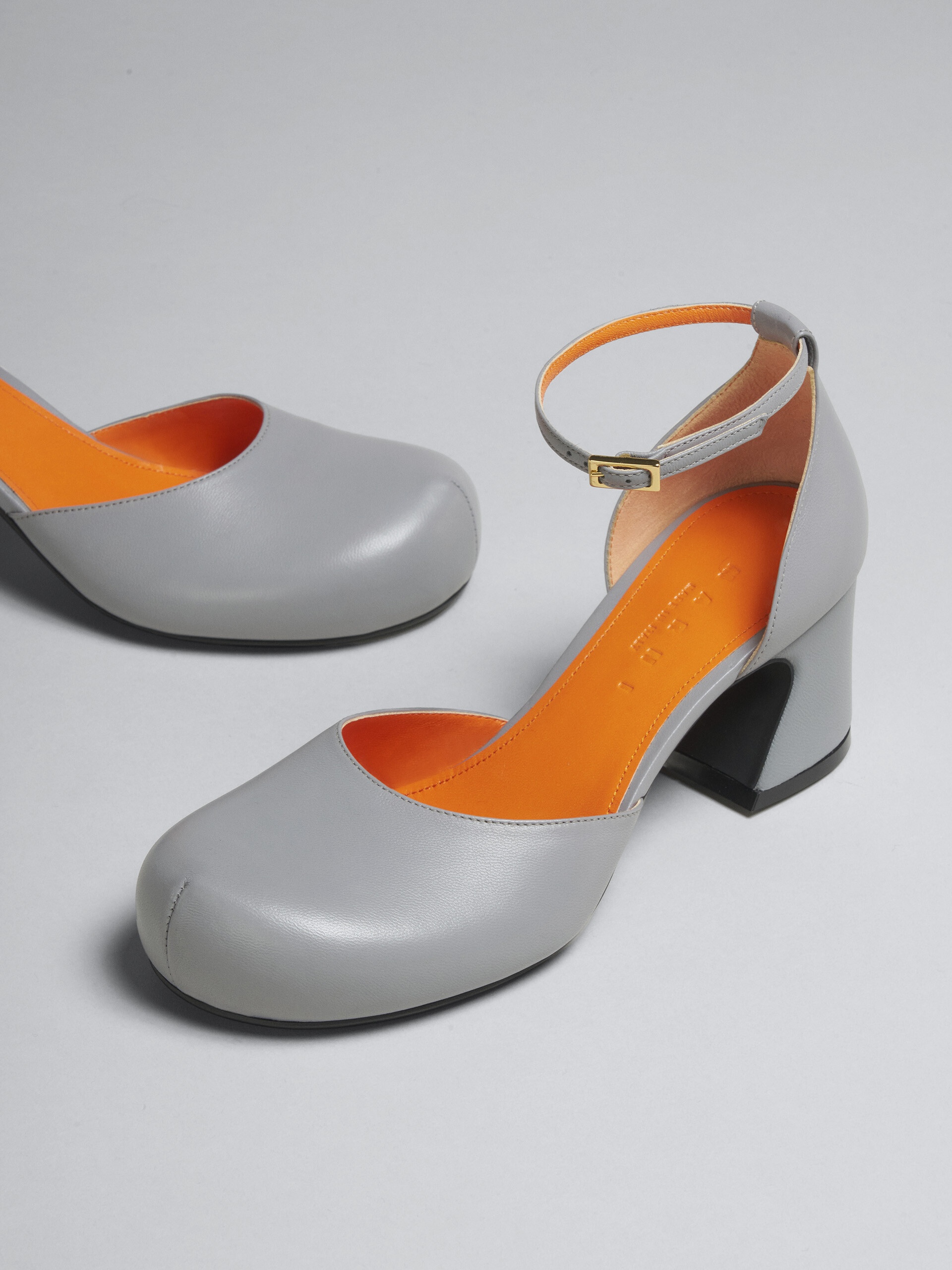 GREY LEATHER MARY JANE PUMP - 5