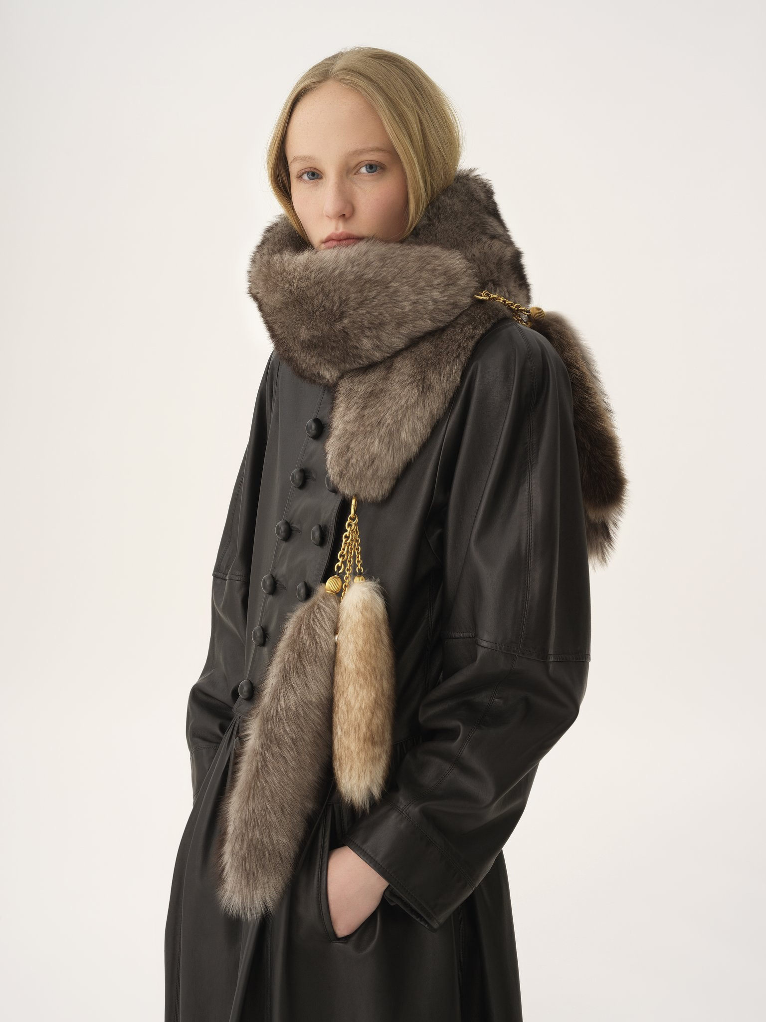THE TREASURE TAILS SCARF IN SHEARLING - 4