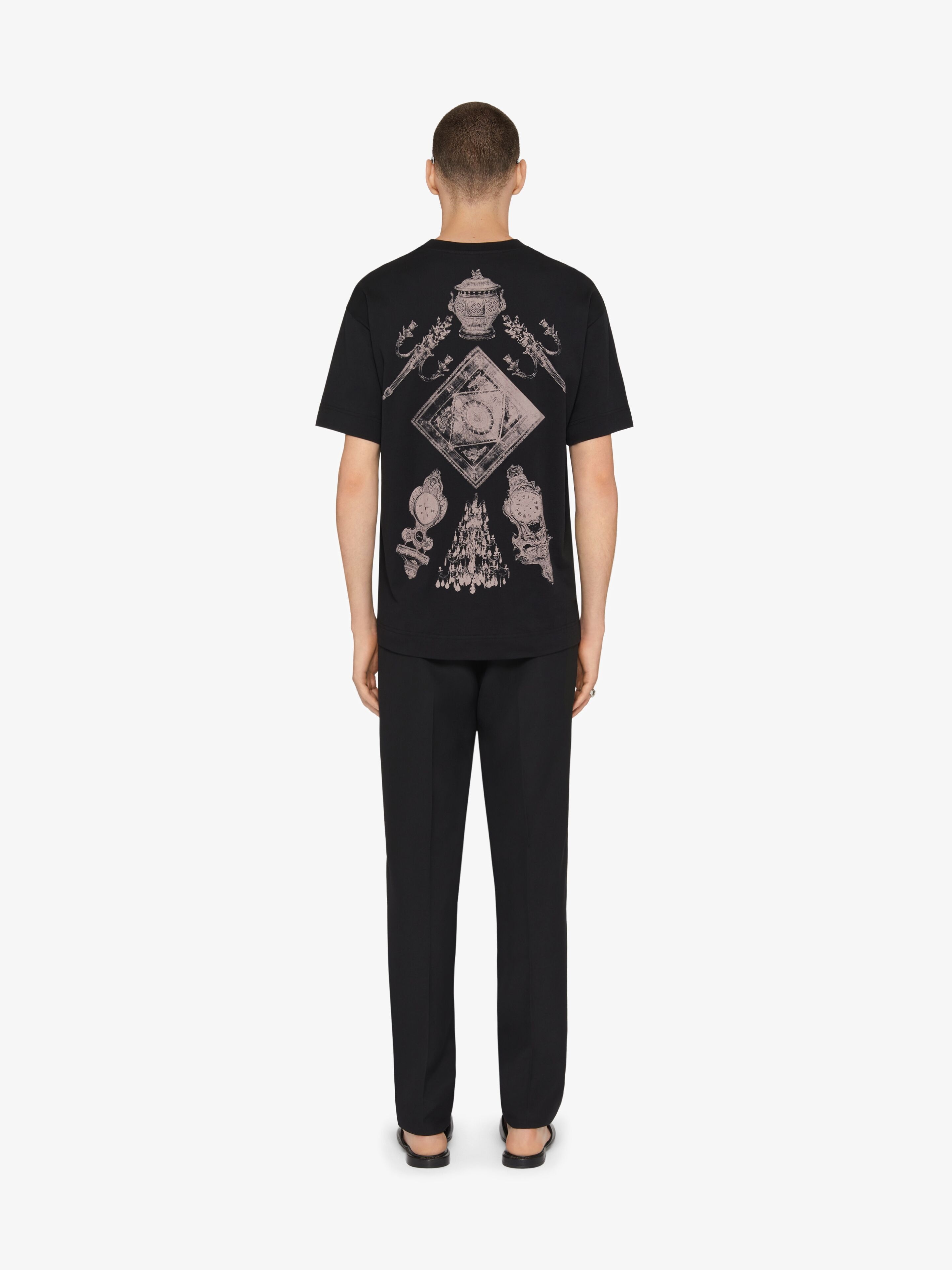 Tシャツ・カットソー Givenchy 'Oggetti Di Hubert' T-Shirt Givenchy T-SHIRT IN COTTON WITH HUBERT OBJECTS PRINT